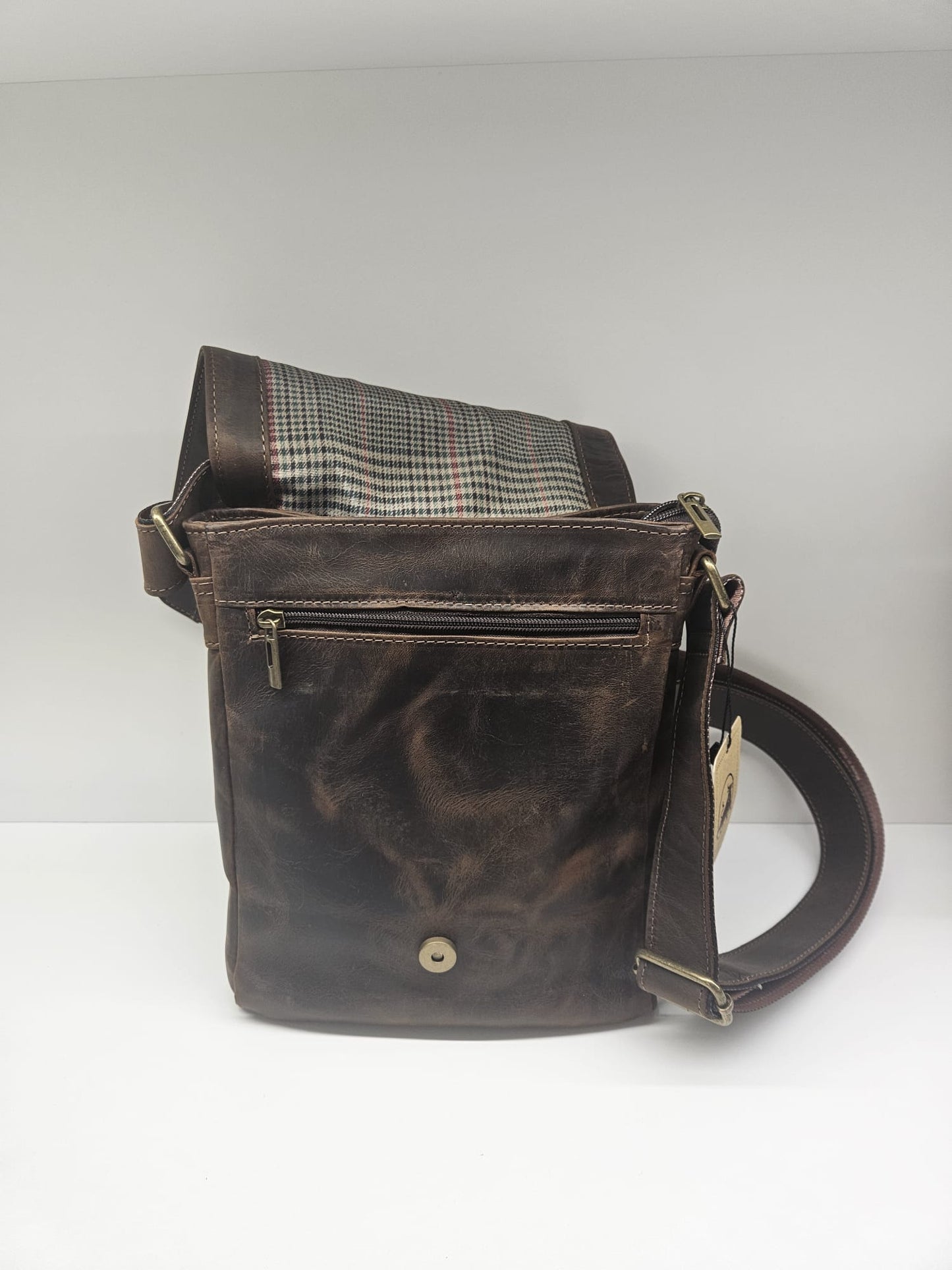 Borsello uomo in pelle toro ingrassata prodotto artigianale made in italy