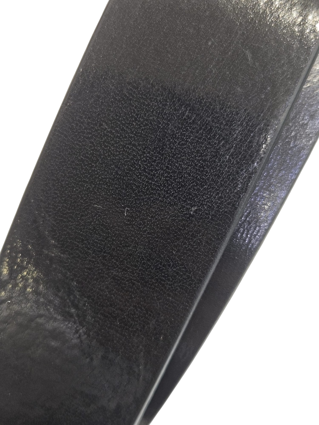 Cintura in cuoio con passante in metallo