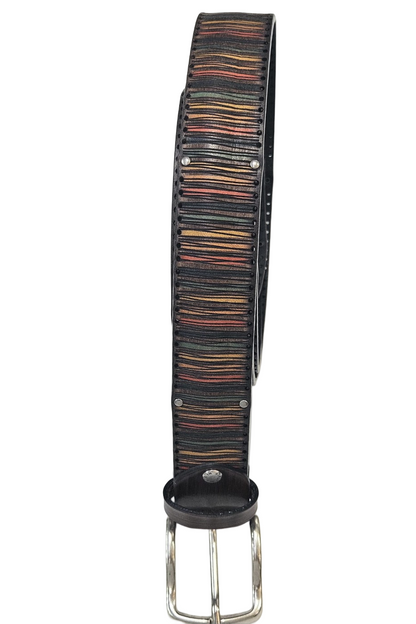 Cintura Laserata in pelle rifinita con piccole borchie.