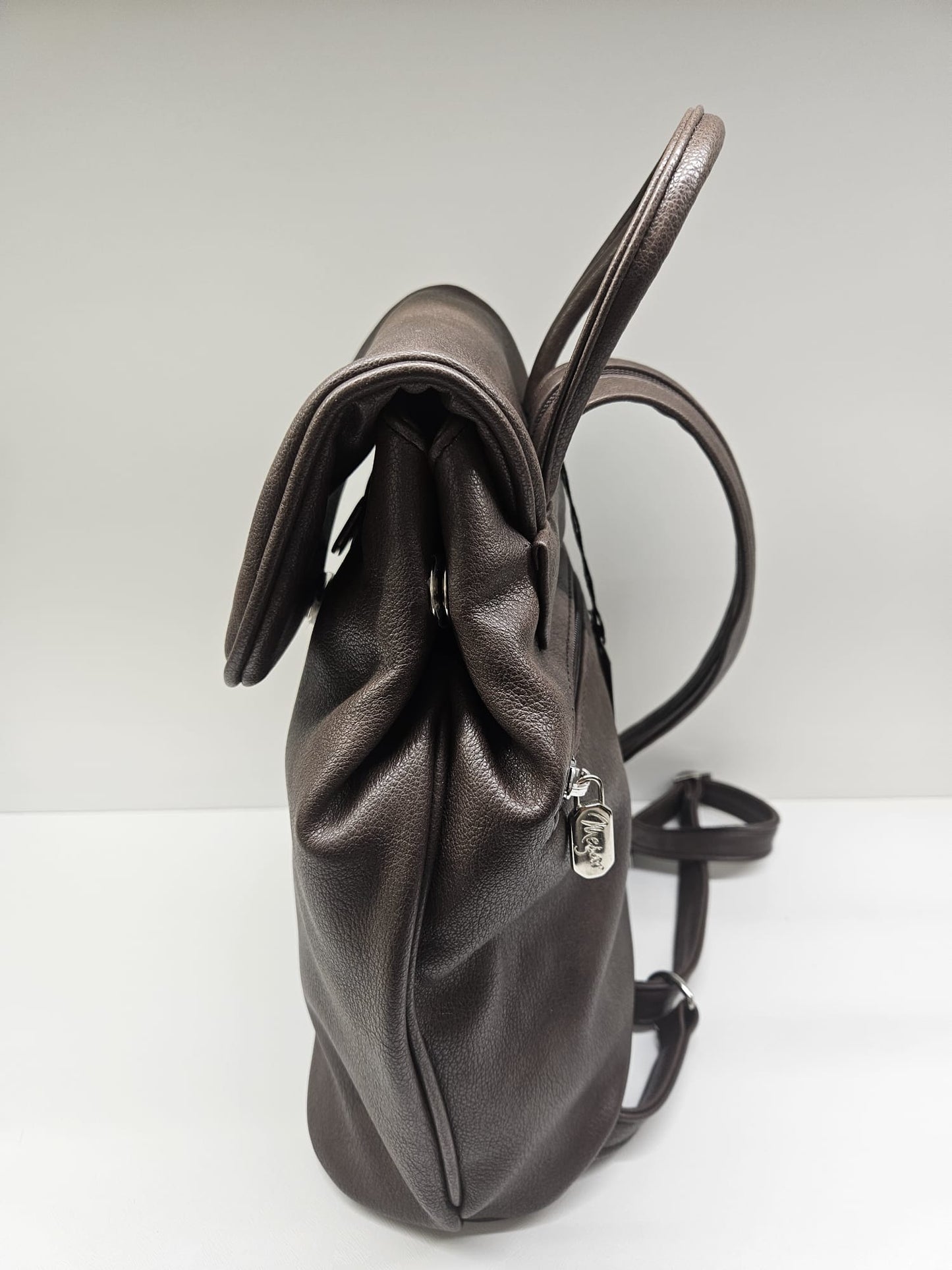 Zaino donna vegan per tutti i giorni, leggero e spazioso.