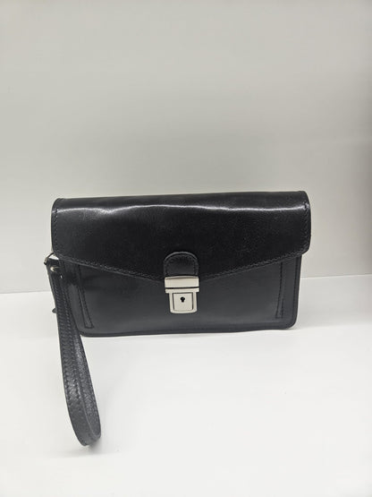 Borsello a mano uomo in pelle vacchetta con chiusura clips in metallo.