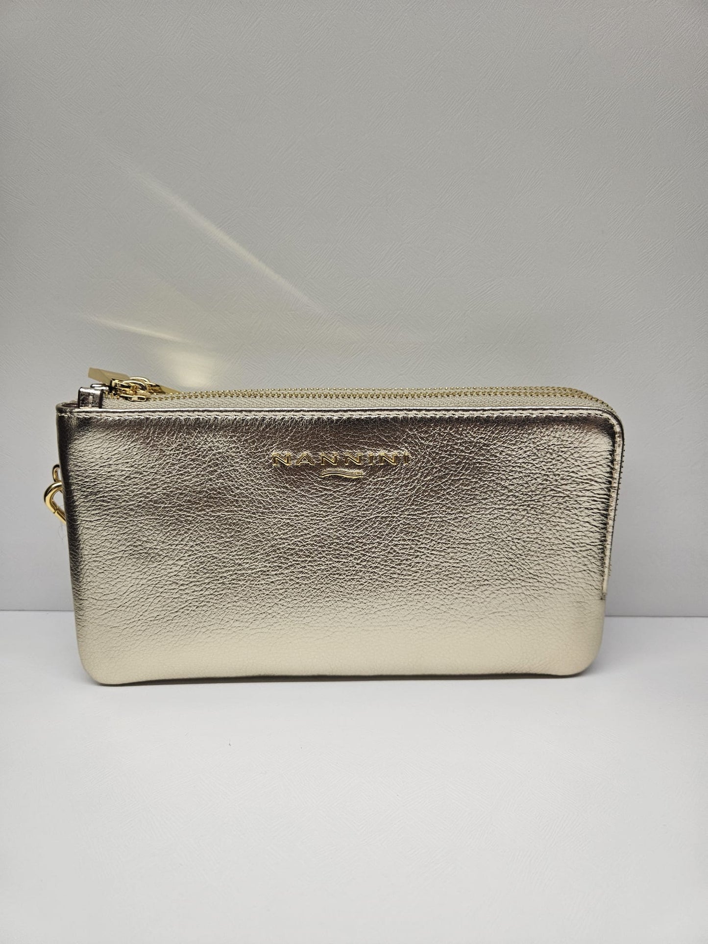 Portafoglio donna Nannini linea Wallis colore nero Portafoglio moderno e un design made in italy.