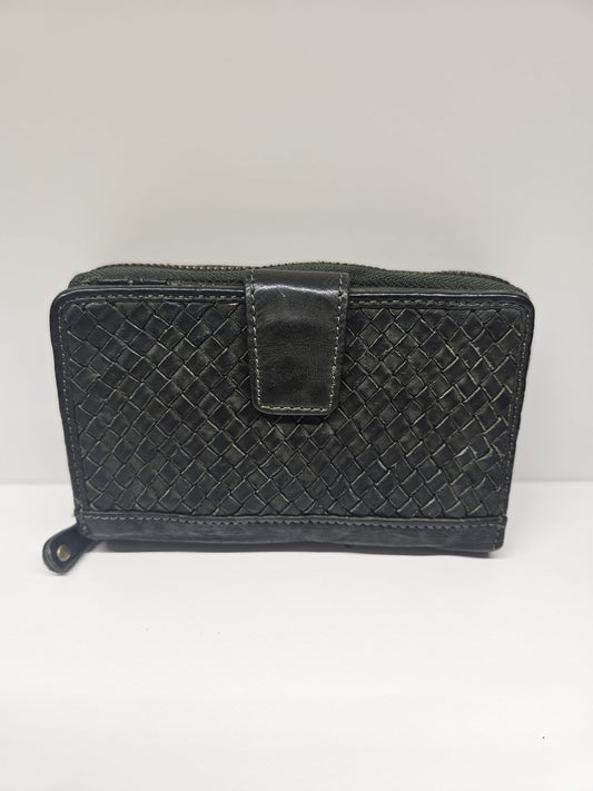 Portafoglio donna intrecciato in pelle savage morbido al tatto.