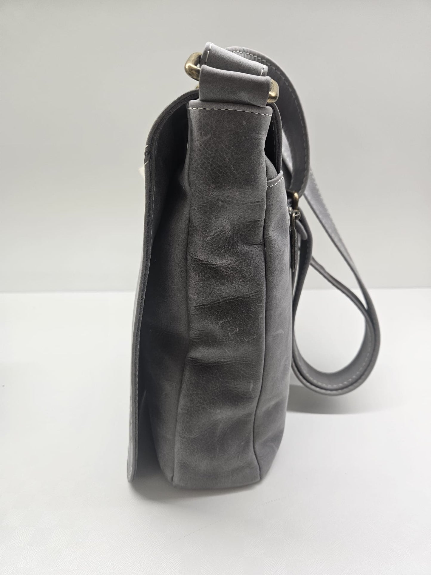 Borsello uomo in Nabuk Morbido al tatto.