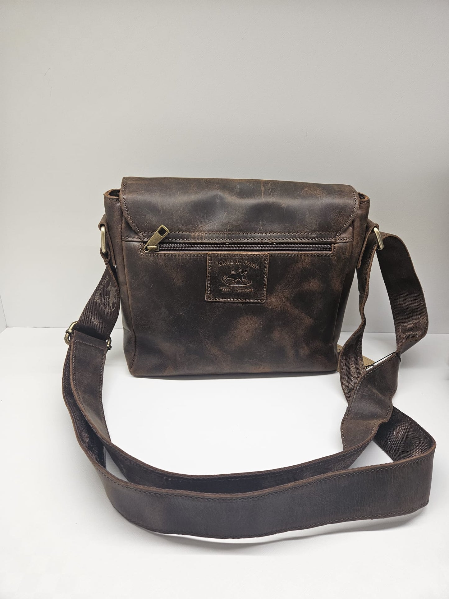 Borsello uomo in vera pelle ingrassata in toro