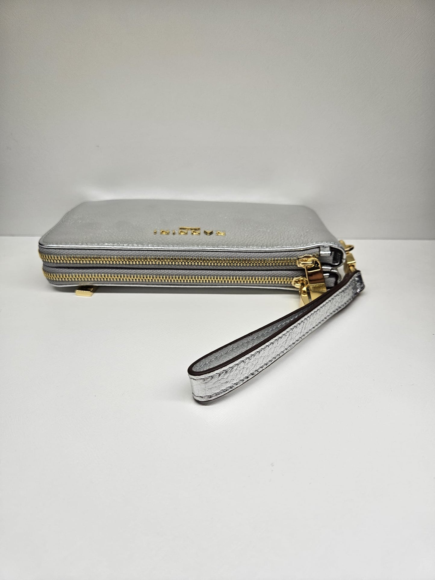 Portafoglio donna Nannini linea Wallis colore nero Portafoglio moderno e un design made in italy.