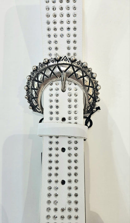 Cintura Bergè donna in pelle vitello cm 4 con fibbia lavorata e il finale della cintura rifinita in strass.