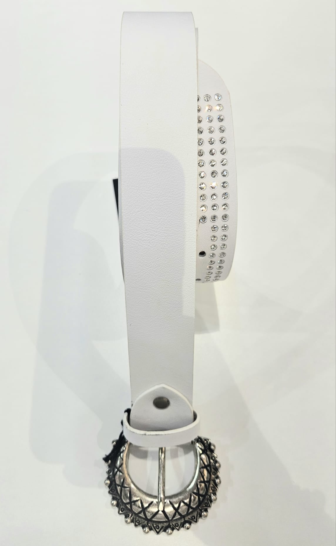 Cintura Bergè donna in pelle vitello cm 4 con fibbia lavorata e il finale della cintura rifinita in strass.