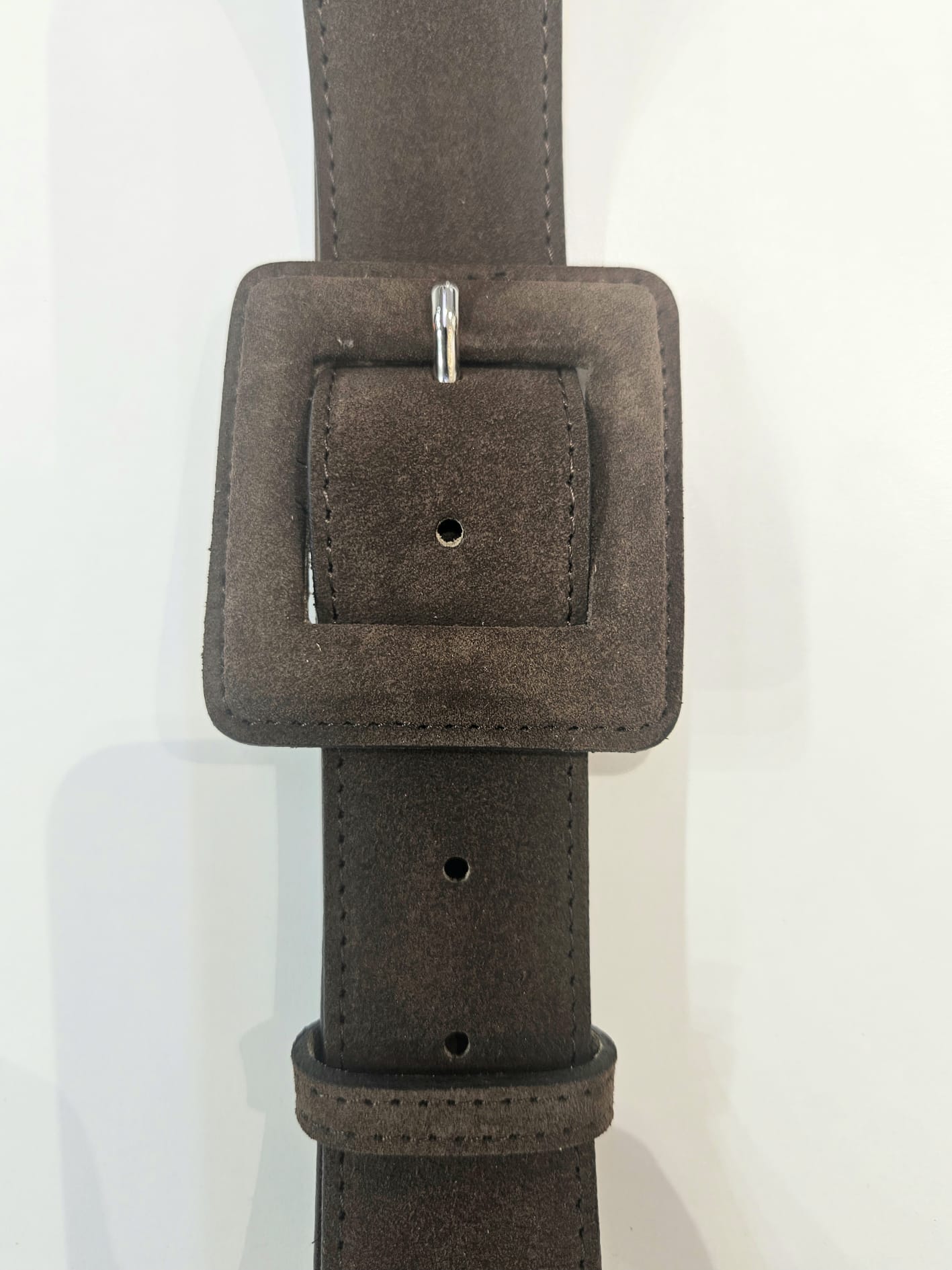 Cintura donna in pelle scamosciata con fibbia ricoperta in pelle scamosciata