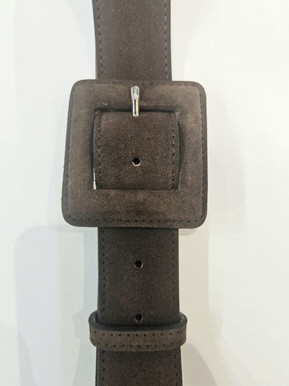 Cintura donna in pelle scamosciata con fibbia ricoperta in pelle scamosciata