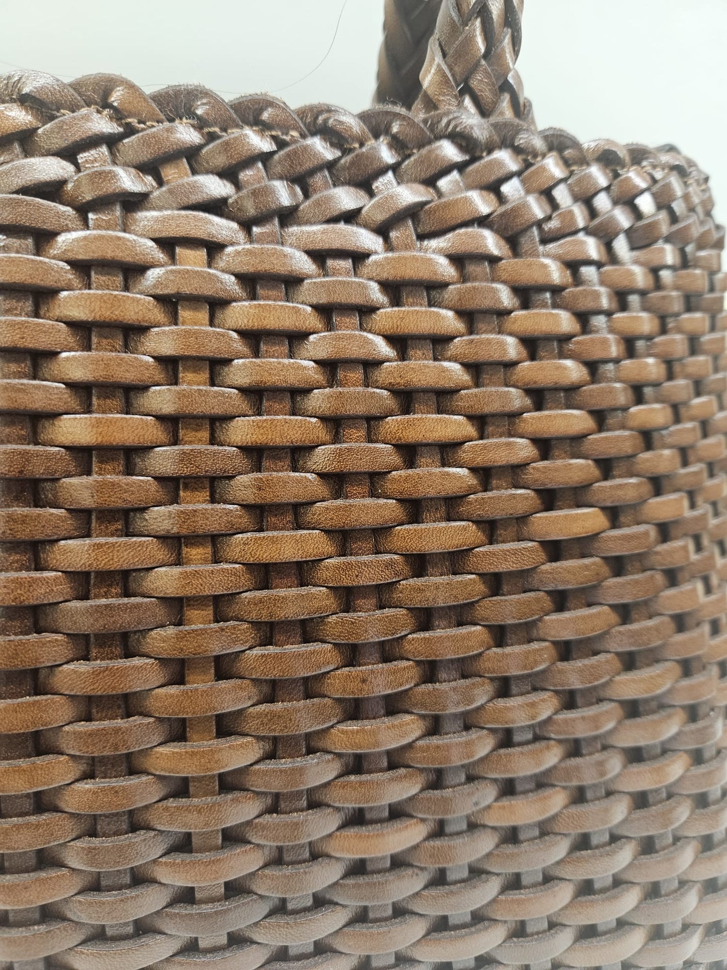 Borsa donna in pelle di vitello tutta intrecciata a mano