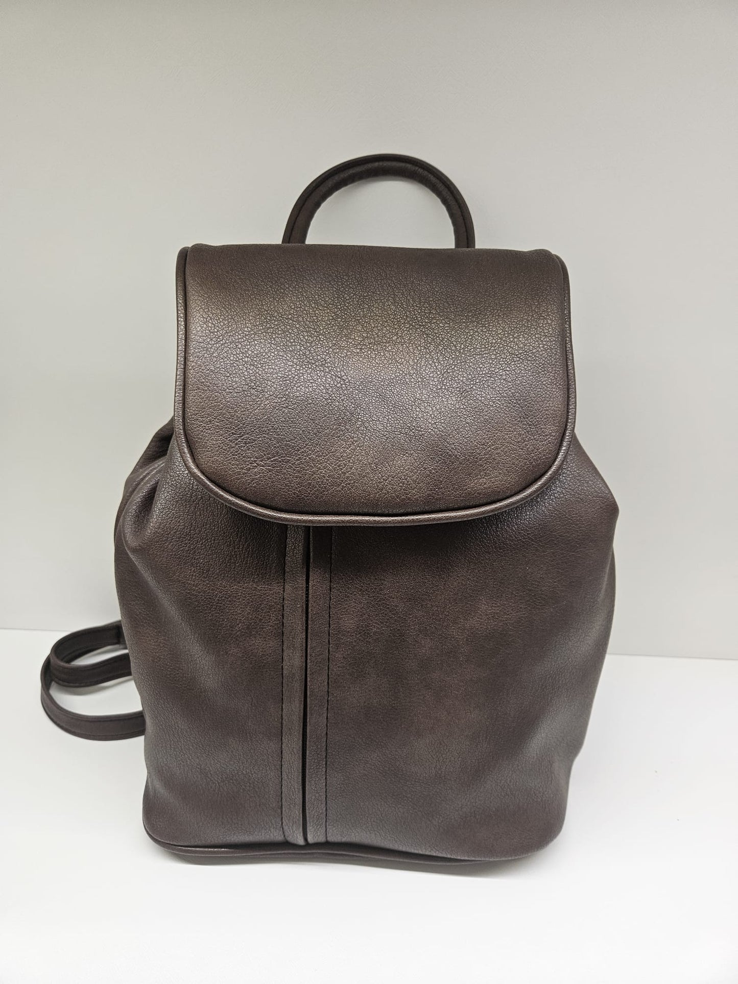 Zaino donna vegan per tutti i giorni, leggero e spazioso.