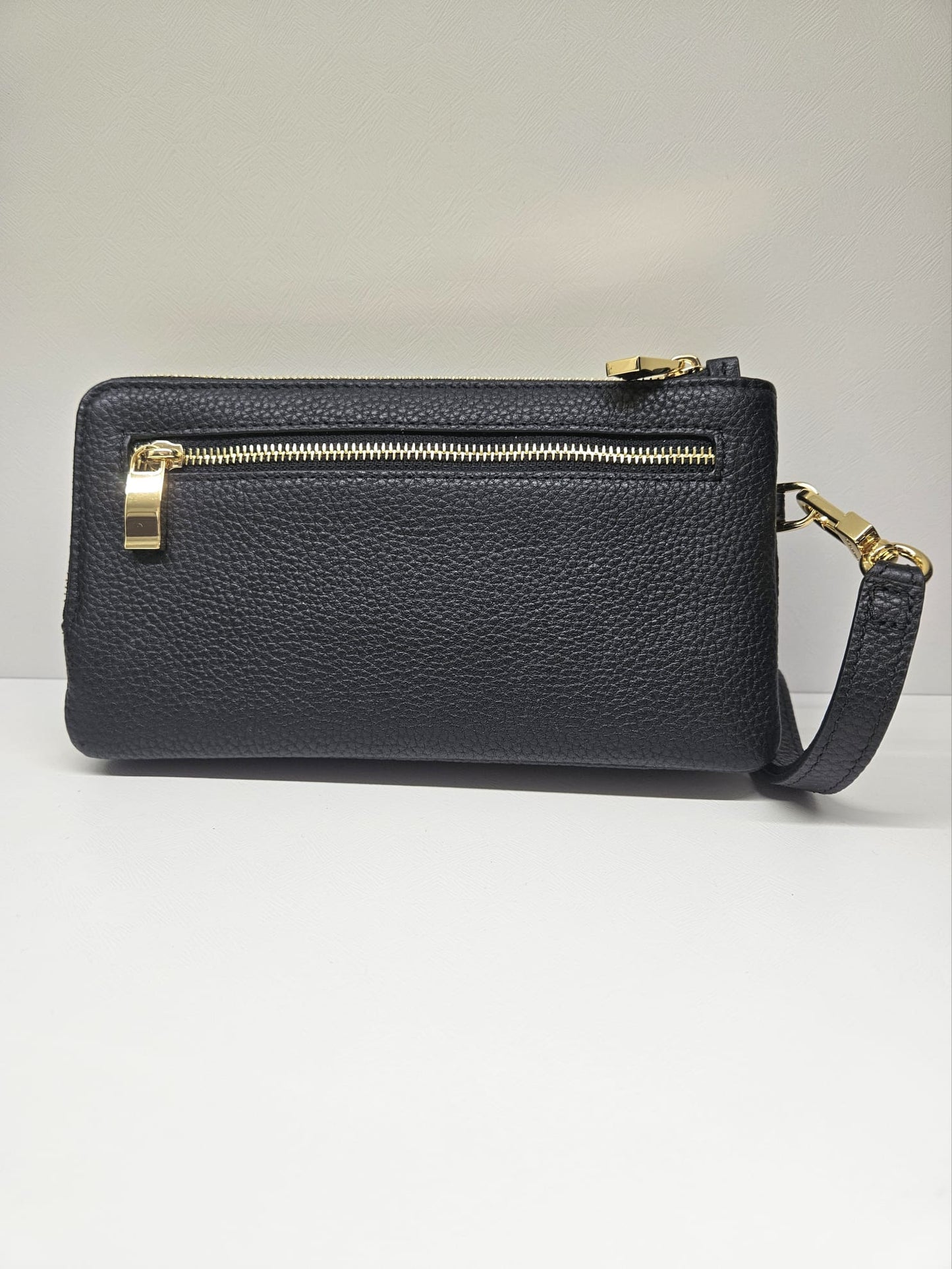 Portafoglio donna Nannini linea Wallis colore nero Portafoglio moderno e un design made in italy.