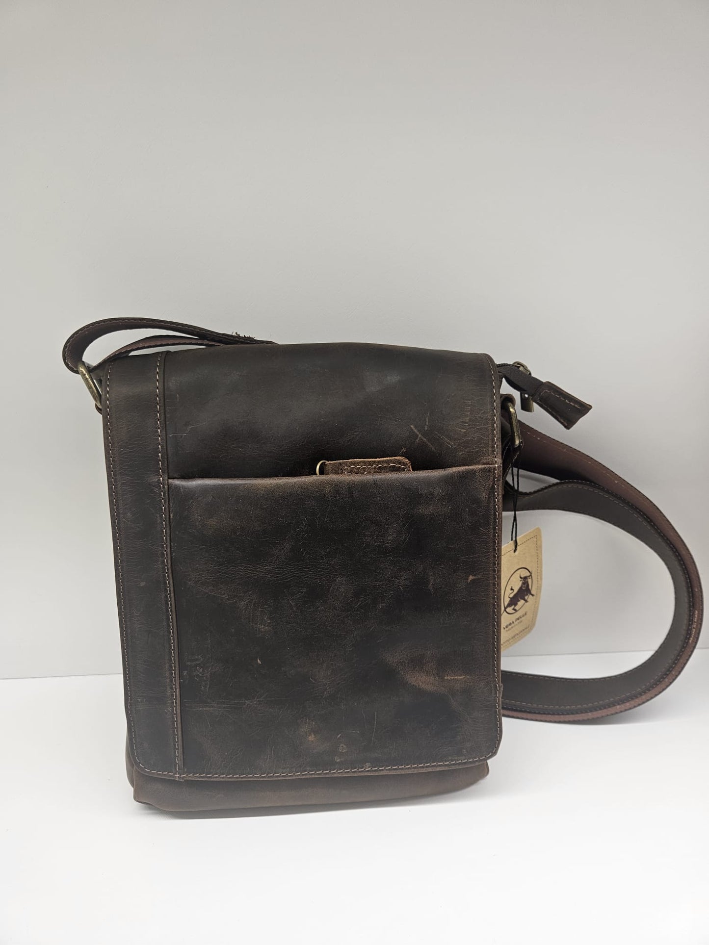 Borsello uomo in pelle toro ingrassata prodotto artigianale made in italy