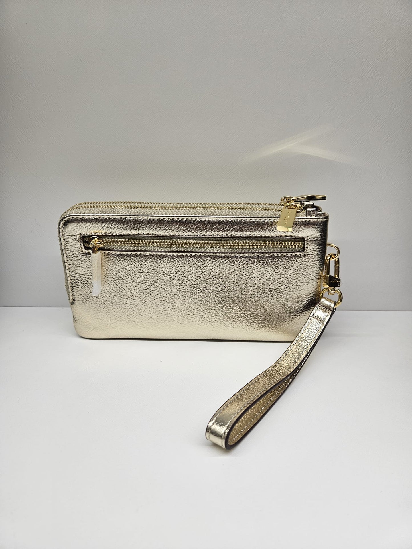 Portafoglio donna Nannini linea Wallis colore nero Portafoglio moderno e un design made in italy.