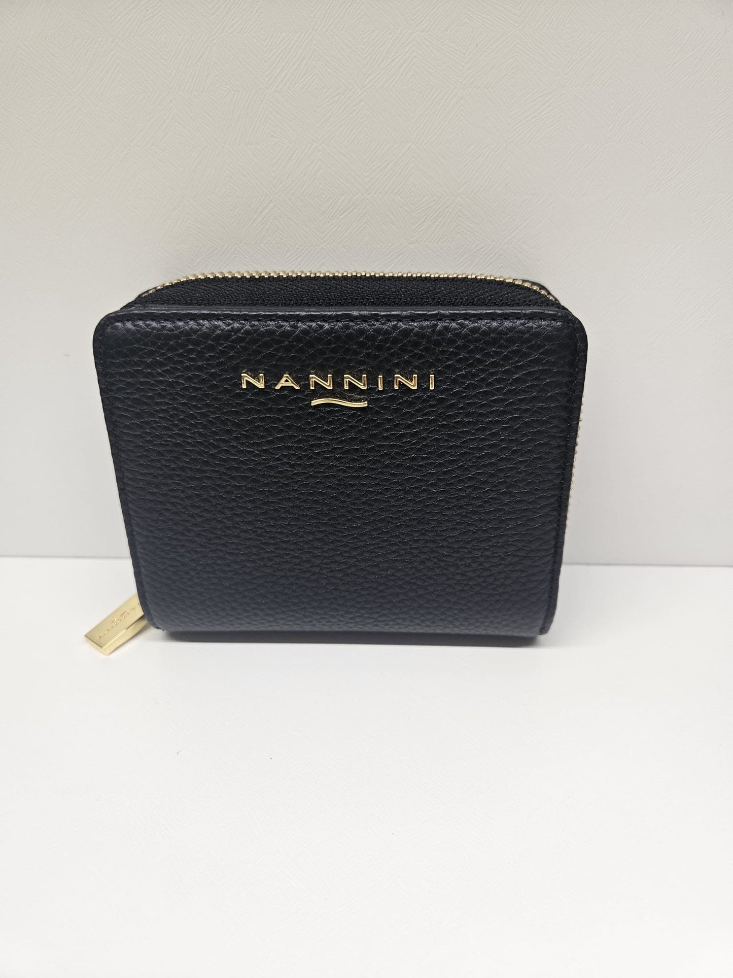 Portafoglio donna Nannini linea Wallis colore argento.